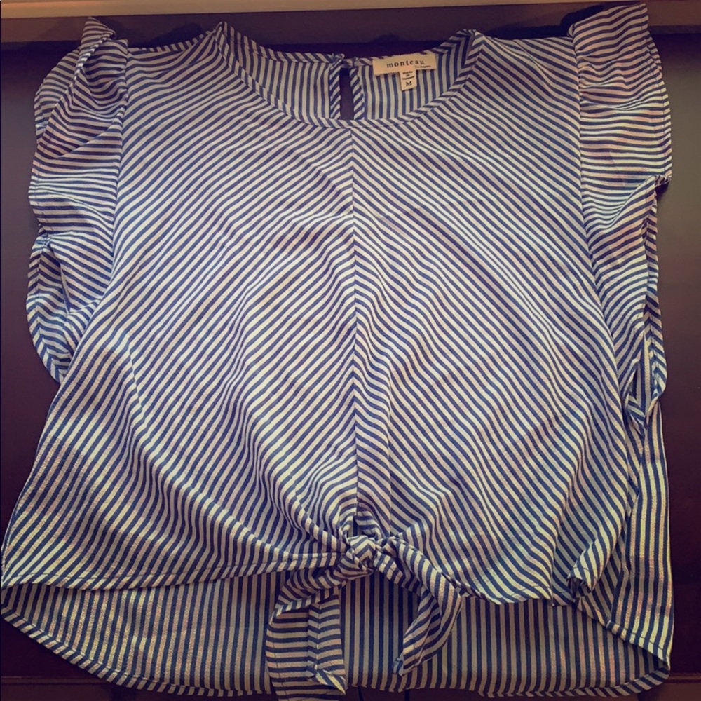 Adorable Monteau top! 🦋🌞